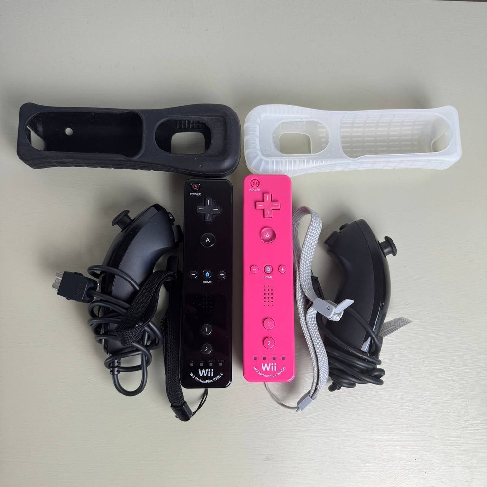 Nintendo Wii Remote MotionPlus Bundle Nunchuk Controllers Pink Black LOT OEM